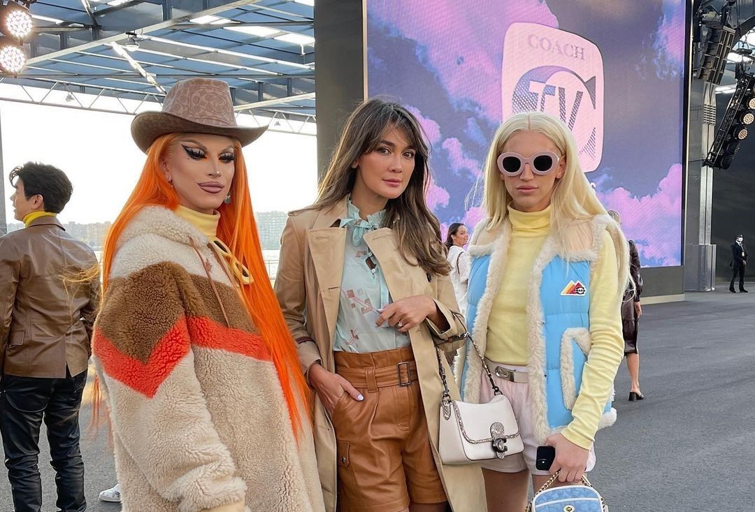 Penasaran kan detail dari gaya retro Luna Maya saat menghadiri peragaan Coach New York Fashion Week 2022 ini? Yuk simak ulasannya berikut!