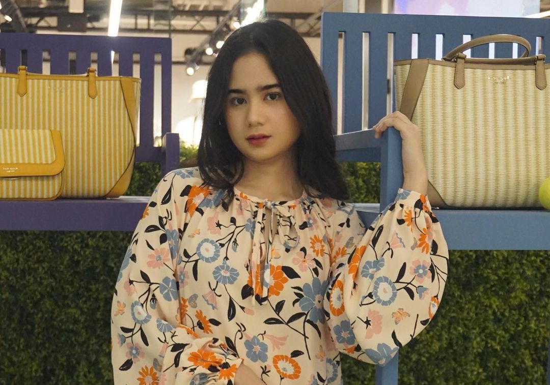 Perankan karakter perempuan dalam film KKN di Desa Penari, intim sederet film dan serial yang juga dibintangi oleh Tissa Biani. 
