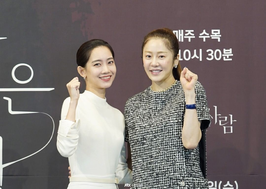 Drama Korea Reflection of You tampilkan dua karakter perempuan yang diperankan Shin Hyun Been dan Go Hyun Jung. Simak chemistry keduanya!  