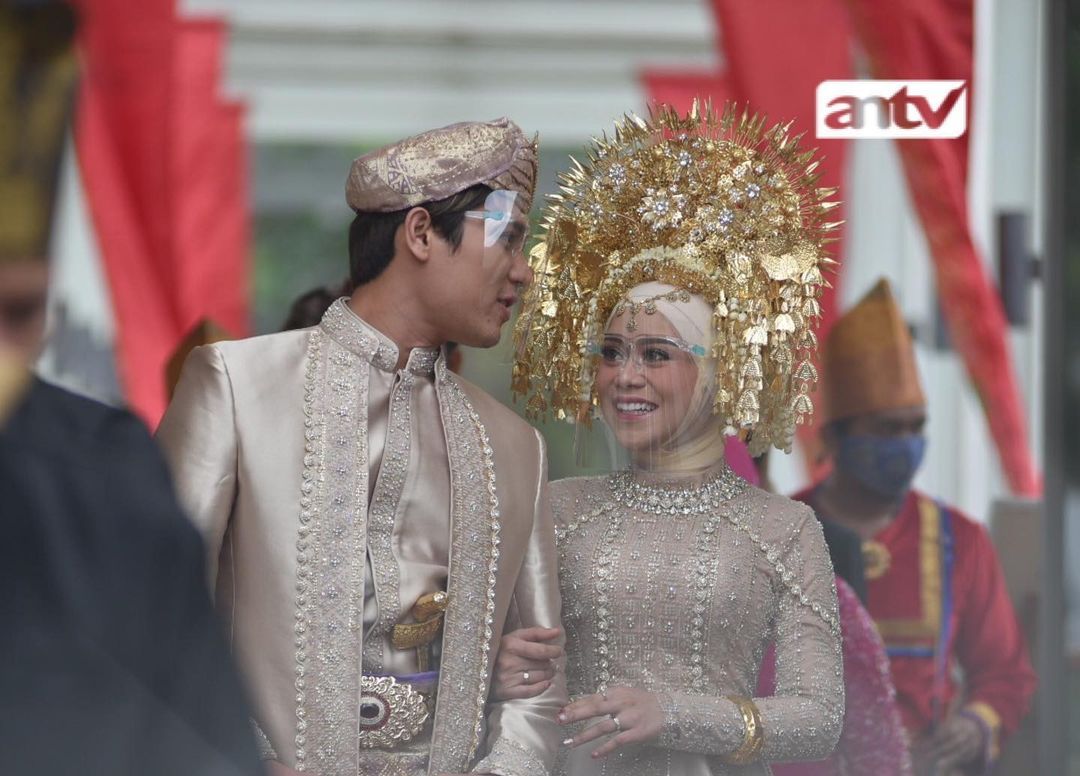 Kawan Puan, Lesti Kejora dan Rizky Billar kembali memikat mata dengan pakaian adat khas Minang yang dikenakan dalam acara Ngunduh Mantu