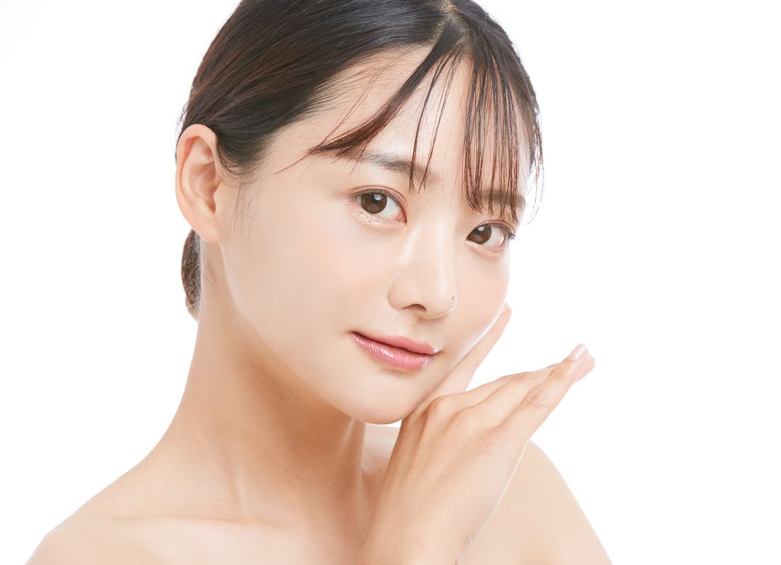 Viral di TikTok, dokter jelaskan 3 tips skincare yang wajib dilakukan sejak usia 20-an, salah satunya soal penggunaan retinol. Simak selengkapnya!