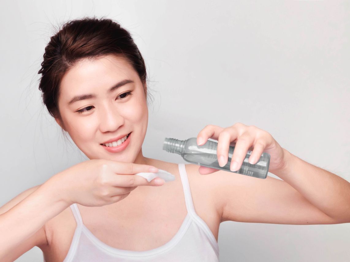 Kawan Puan punya kulit sensitif? Cobain toner untuk kulit sensitif bebas alkohol ini yuk! Semua enggak bikin iritasi di kulit.