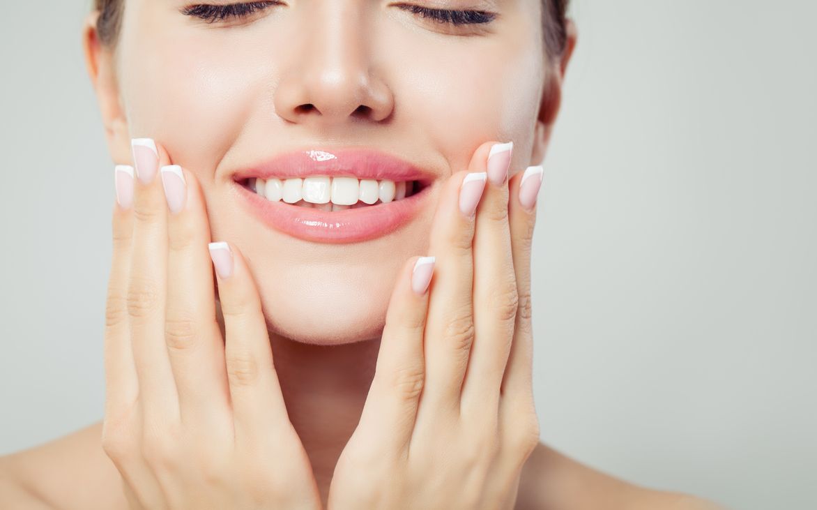 Tren gym lips sedang viral di TikTok, simak rekomendasi lip product untuk tampilan bibir plump dan terlihat segar. 