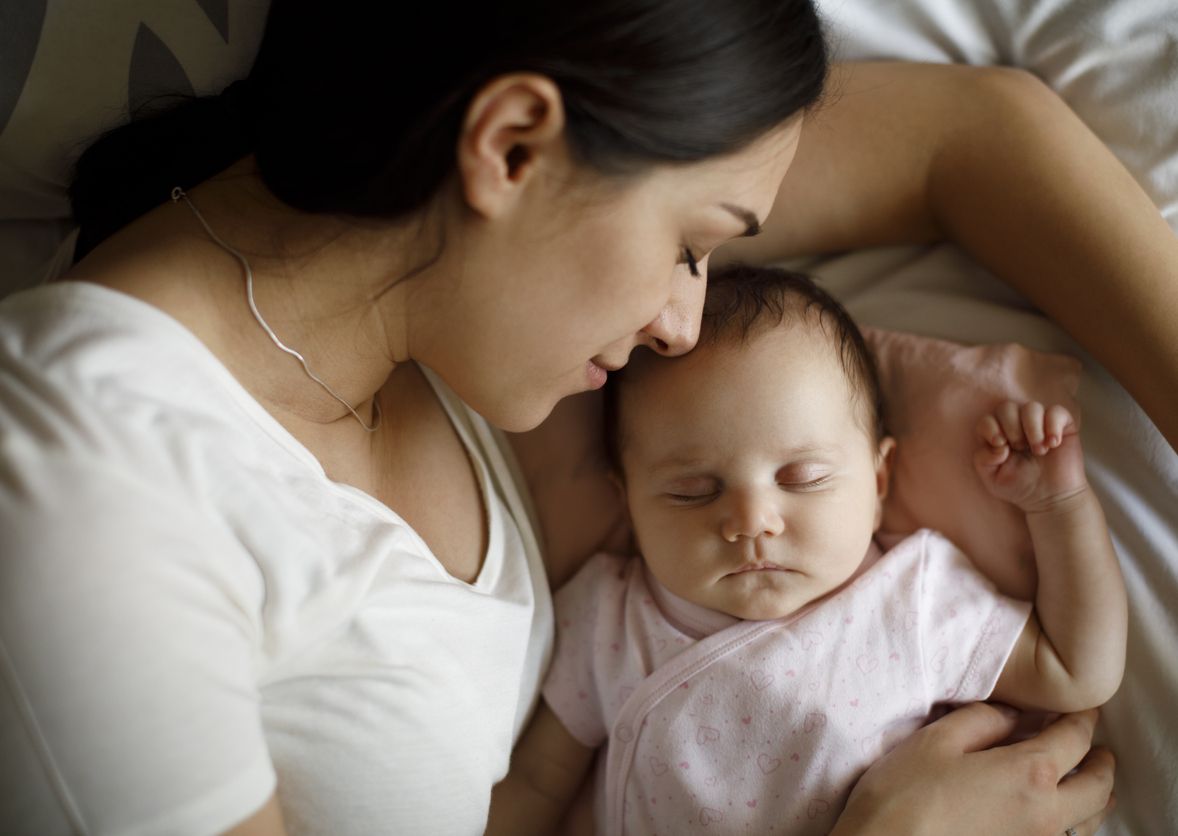 Bayi baru lahir belum mengetahui waktu dan bisa rewel kapan saja. Untuk menidurkannya lagi, gunakan cara berikut ini. Yuk, simak!