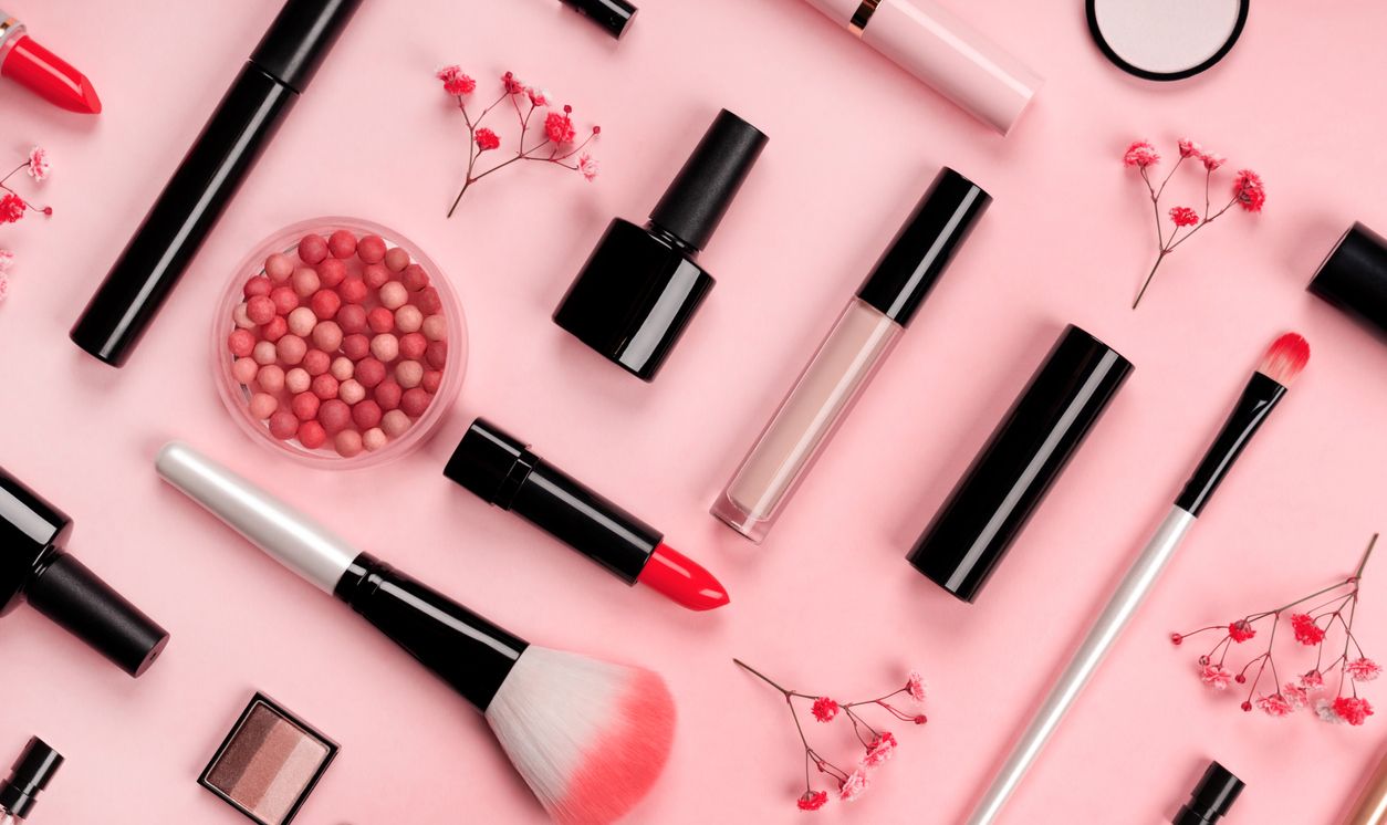 Baru-baru ini BPOM merilis daftar produk kosmetik yang mengadung bahan berbahaya. Salah satunya ada brand lokal yang cukup digemari!