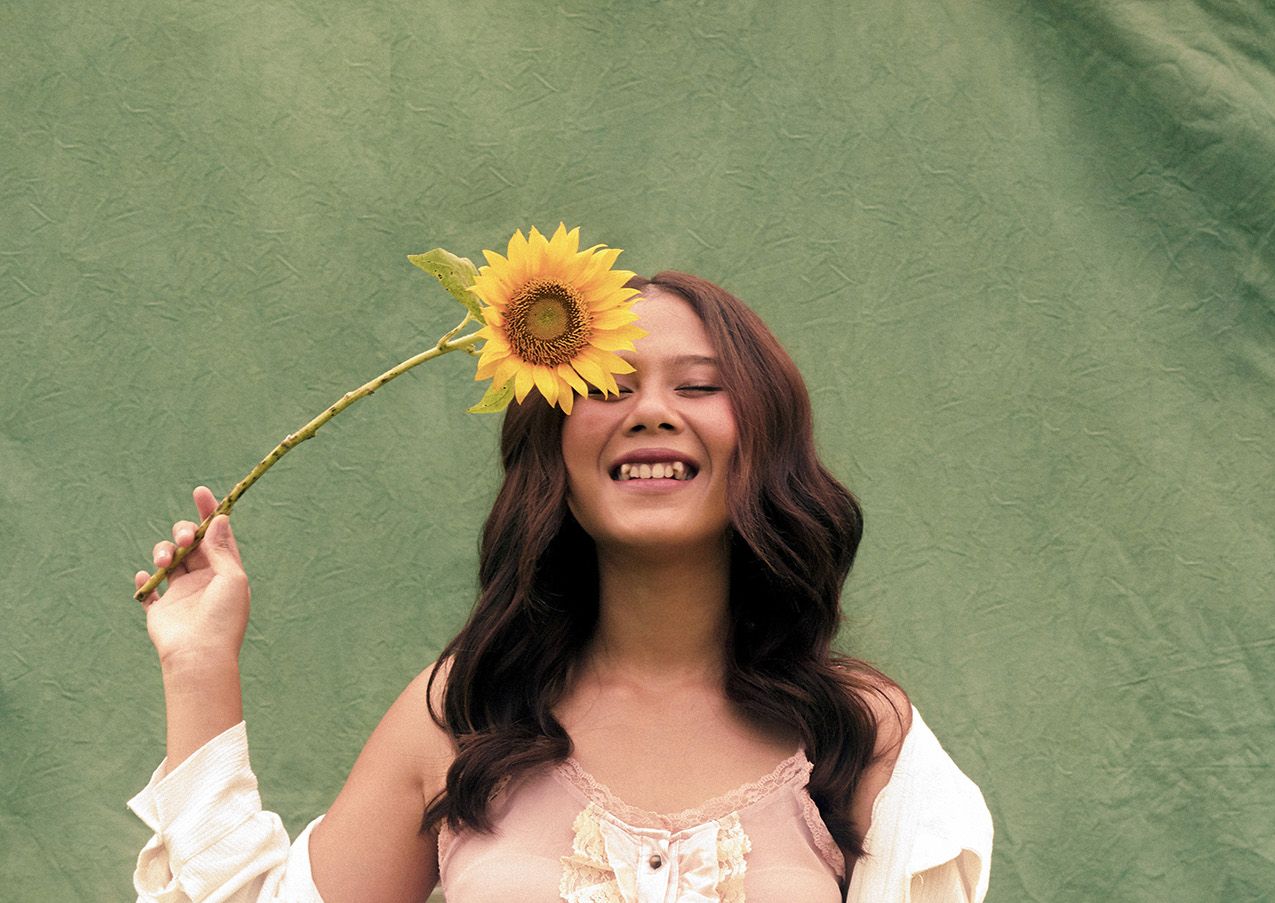 Pelantun lagu Bertaut, Nadin Amizah terpilih menjadi wakil Indonesia dalam Spotify EQUAL Campaign. Berikut ulasannya!