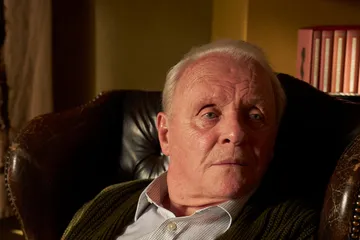 Anthony Hopkins dalam film The Father