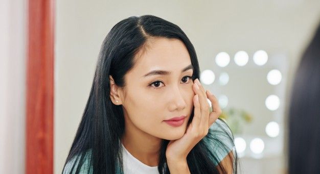 Pentingnya penggunaan eye cream masih menjadi perdebatan. Simak alasan penting memakai eye cream menurut dermatologis!