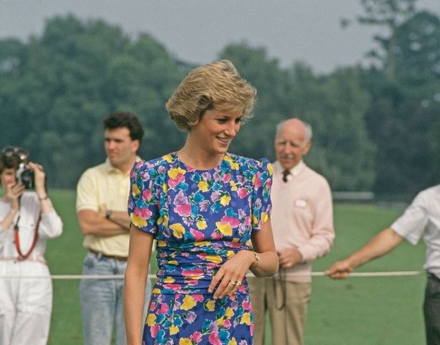 Kawan Puan, fashion Putri Diana memang tak pernah lekang oleh waktu. Berikut fashion Putri Diana dari masa ke masa yang perlu kamu tahu!