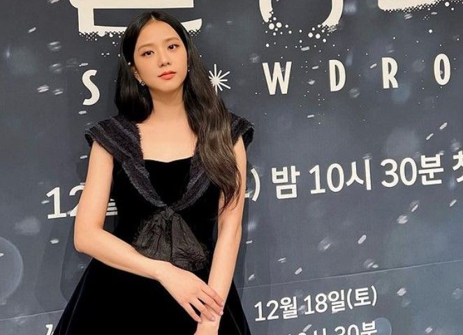 Dalam drama Snowdrop, Jisoo BLACKPINK berperan sebagai Young Ro. Ia menceritakan kesamaan karakter tersebut dengan dirinya.