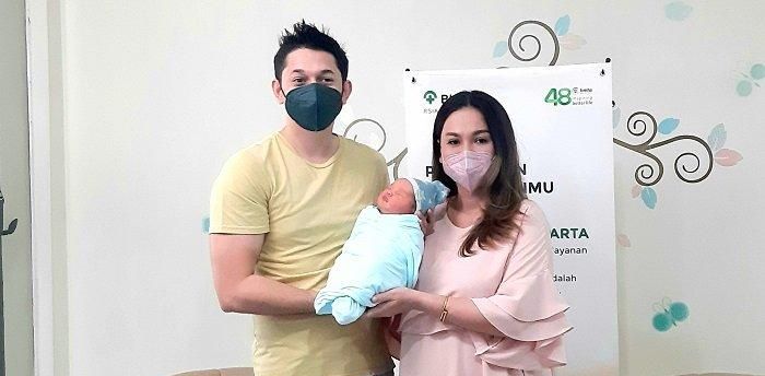 Tengku Dewi akui bahwa  Andika adalah Ayah Siap Siaga saat anak lahir. Berikut pengakuan Tengku Dewi tentang peran penting suaminya...