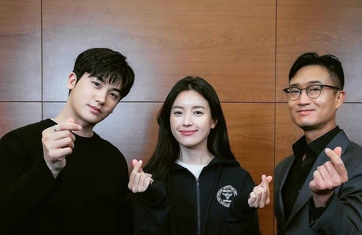 Setelah vakum 5 tahun, Han Hyo Joo perankan karakter perempuan di drama terbaru berjudul Happiness bersama Park Hyun Sik. 
