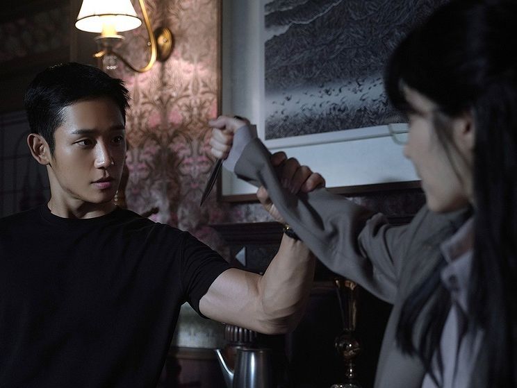 Sinopsis Snowdrop episode 12 yang tayang hari Sabtu, (22/1/2022). Soo Ho terlihat marah dan terlibat adu fisik dengan Chung Ya.