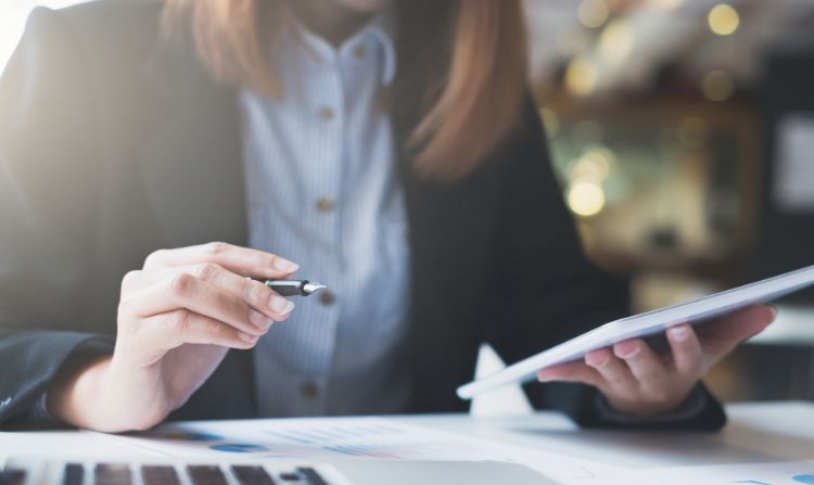 Cara menolak tawaran kerja secara profesional dan contoh kalimat yang bisa kamu sampaikan ke perekrut.