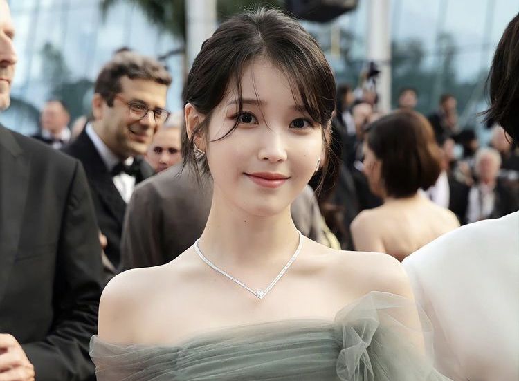Gelar konser di Jamsil Olympic Stadium, berikut sederet artis yang juga hadir di konser IU selain Jungkook BTS.