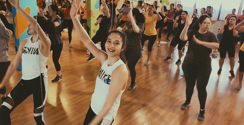 Sebelum kamu memilih mau ikut kelas zumba atau aerobik, yuk, kenali dulu lima perbedaan antara zumba dan aerobik berikut.