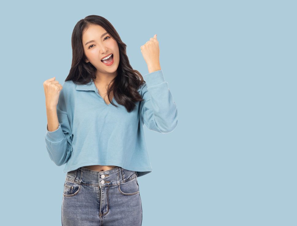 Berikut ini 4 kebiasaan harian yang bisa meningkatkan kebahagiaan dalam hidup, salah satunya dengan bersosialisasi.