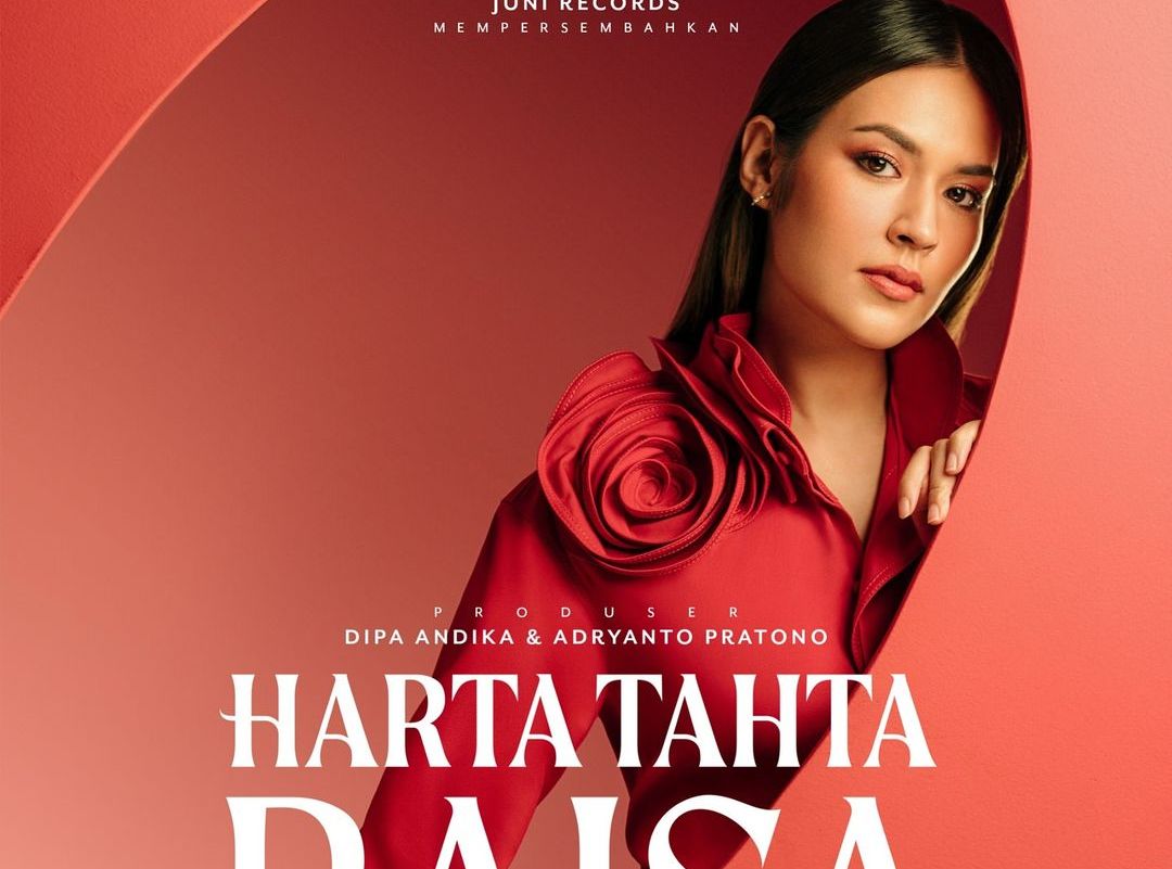 Tayang di bioskop Indonesia mulai 6 Juni 2024 dan mengikuti perjalanan karier Raisa di industri musik Indonesia, ini sinopsis film Harta Tahta Raisa.
