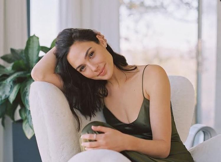 Mulai dari rahasia kecantikan Gal Gadot hingga outfit cewek kue, simak Berita Terpopuler Fashion & Beauty hari ini!