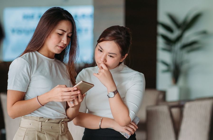 Kawan Puan, pernahkan kamu membenci orang lain tanpa alasan yang jelas? Simak, ada beberapa penyebabnya berikut.