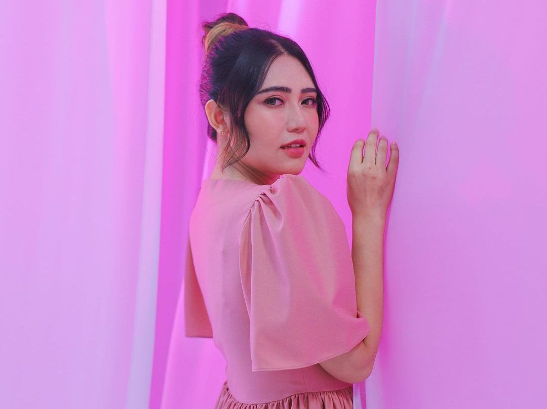 Penyanyi Via Vallen ternyata menghasilkan uang dari berbisnis selain sibuk sebagai penyanyi dangdut. Apa saja?