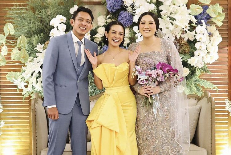 Penyanyi Andien Aisyah kejutkan fans dengan datang ke acara pernikahannya dan nyanyikan beberapa lagu.