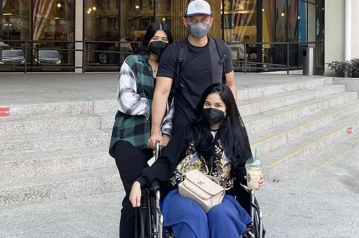 Annisa Pohan mendapatkan perawatan setelah alami keguguran