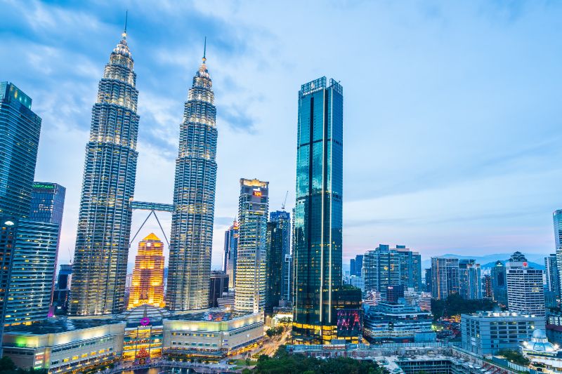 Tak perlu jauh-jauh ke Eropa, ini daftar beasiswa kuliah di Malaysia untuk warga ASEAN beserta informasi kriteria utamanya. Apa saja?