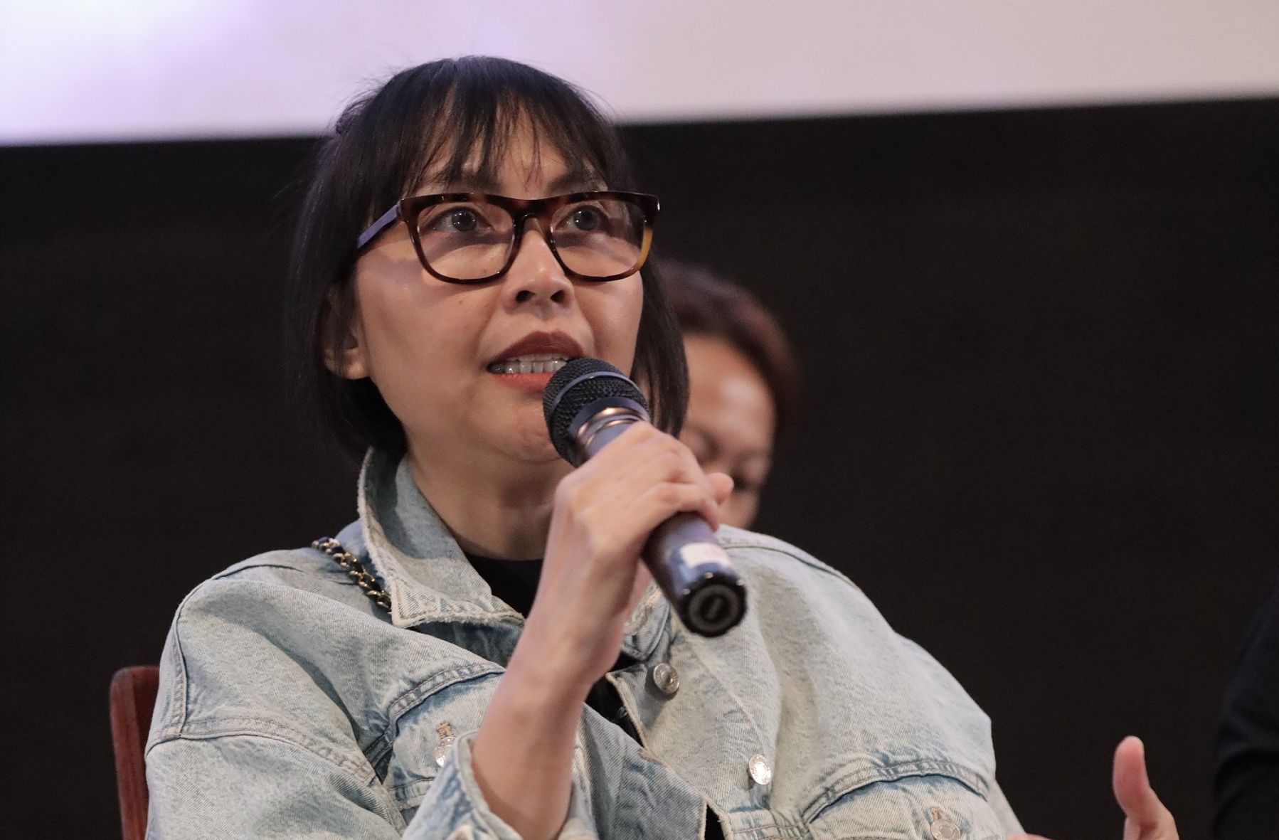 Sutradara Upi Avianto menyuarakan pentingnya support system untuk perempuan terlebih yang mengalami kekerasan lewat film Sehidup Semati. Simak!