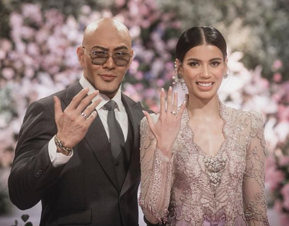 Bikin penasaran, ternyata ini isi souvenir pernikahan Deddy Corbuzier dan Sabrina Chairunnisa.
Simple dan bermanfaat.