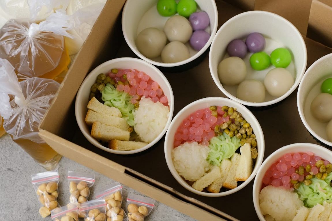  Indonesia sebagai negara kepulauan memiliki kekayaan kuliner yang khas dan beragam. Ini dia tiga dessert tradisional yang cocok jadi teman nonton.