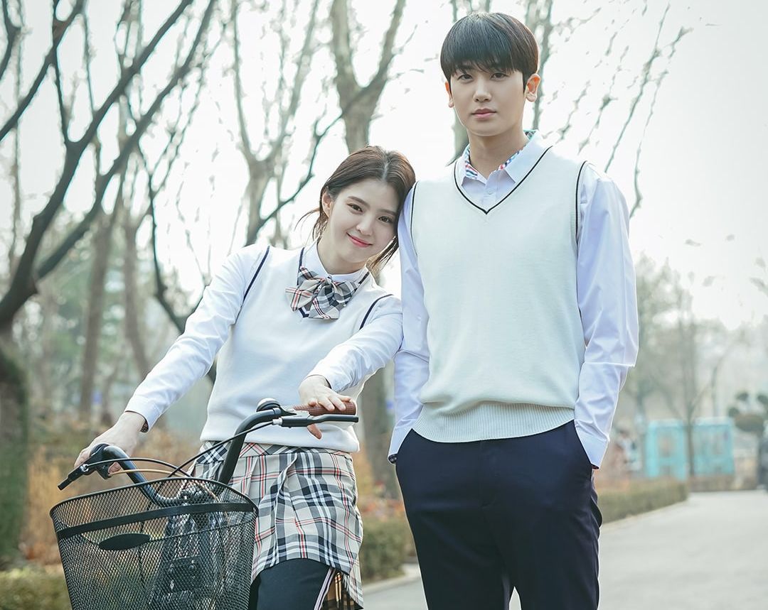 Intip preview terbaru drakor Soundtrack #1 yang tayang besok, Rabu (23/3/2022). Park Hyung Sik dan Han So Hee jadi anak SMA.