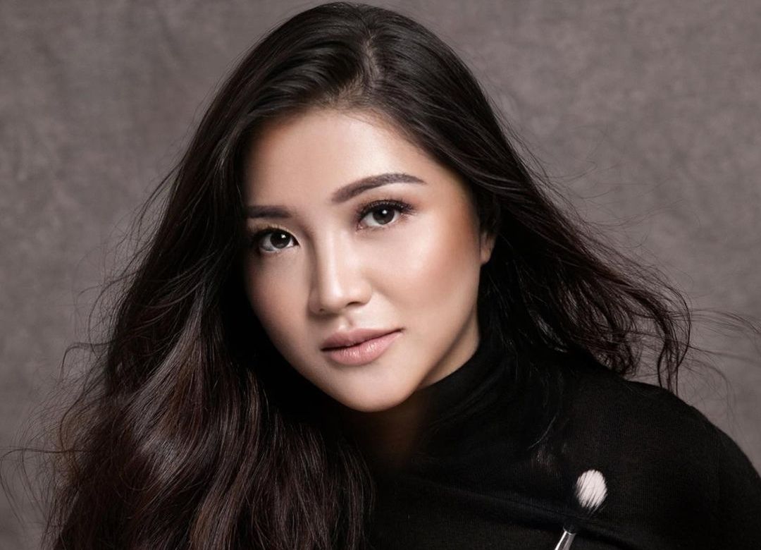 Professional makeup artist Clerence Victoria ungkap titik terendah dalam kariernya tepatnya saat membangun sekolah makeup