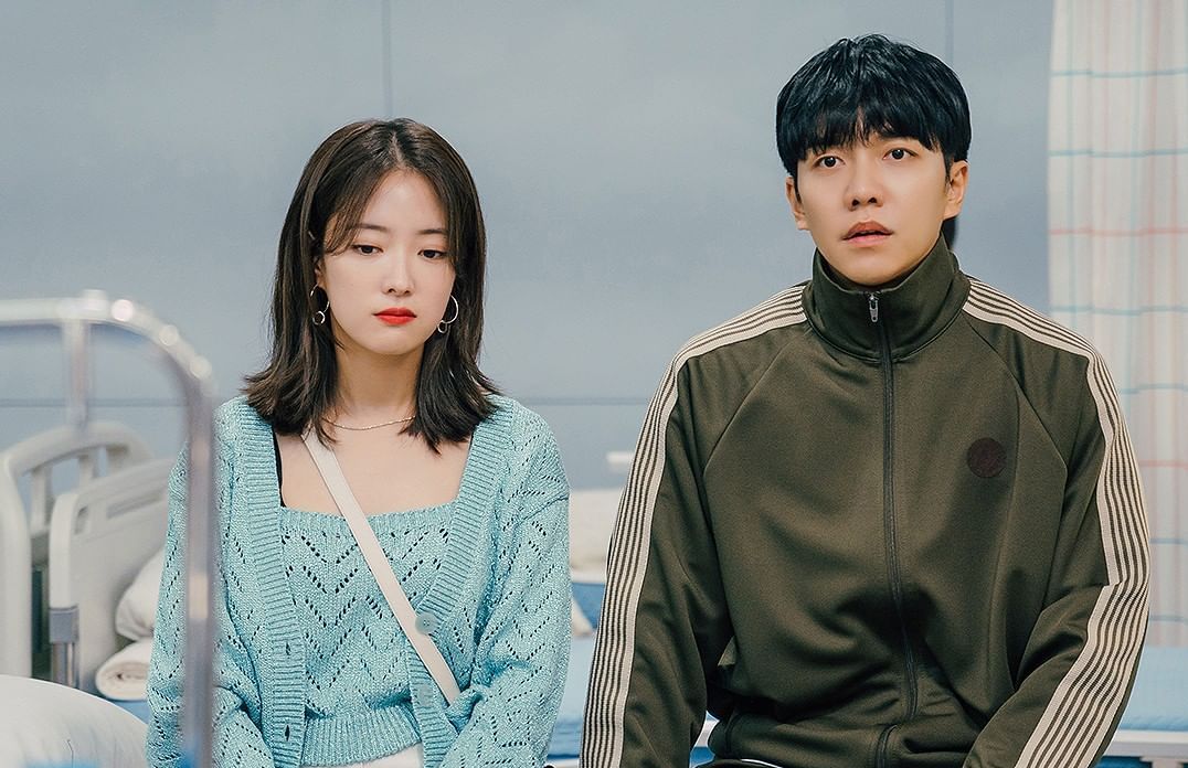 Intip sinopsis The Law Cafe episode 4 yang tayang hari Selasa malam, (13/9/2022) di Viu, saat ada penguntit muncul di kafe Lee Se Young.