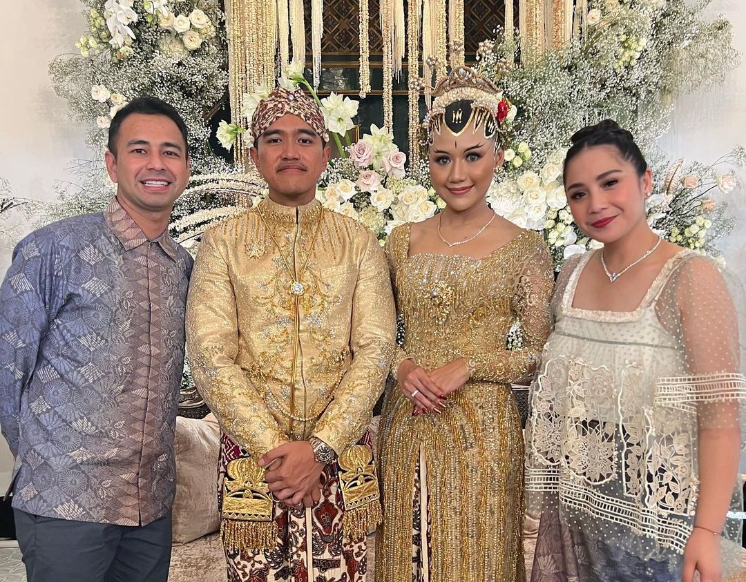 Bisa jadi inspirasi baju kondangan, intip outfit tamu undangan di momen Ngunduh Mantu Kaesang-Erina. Ada siapa saja?