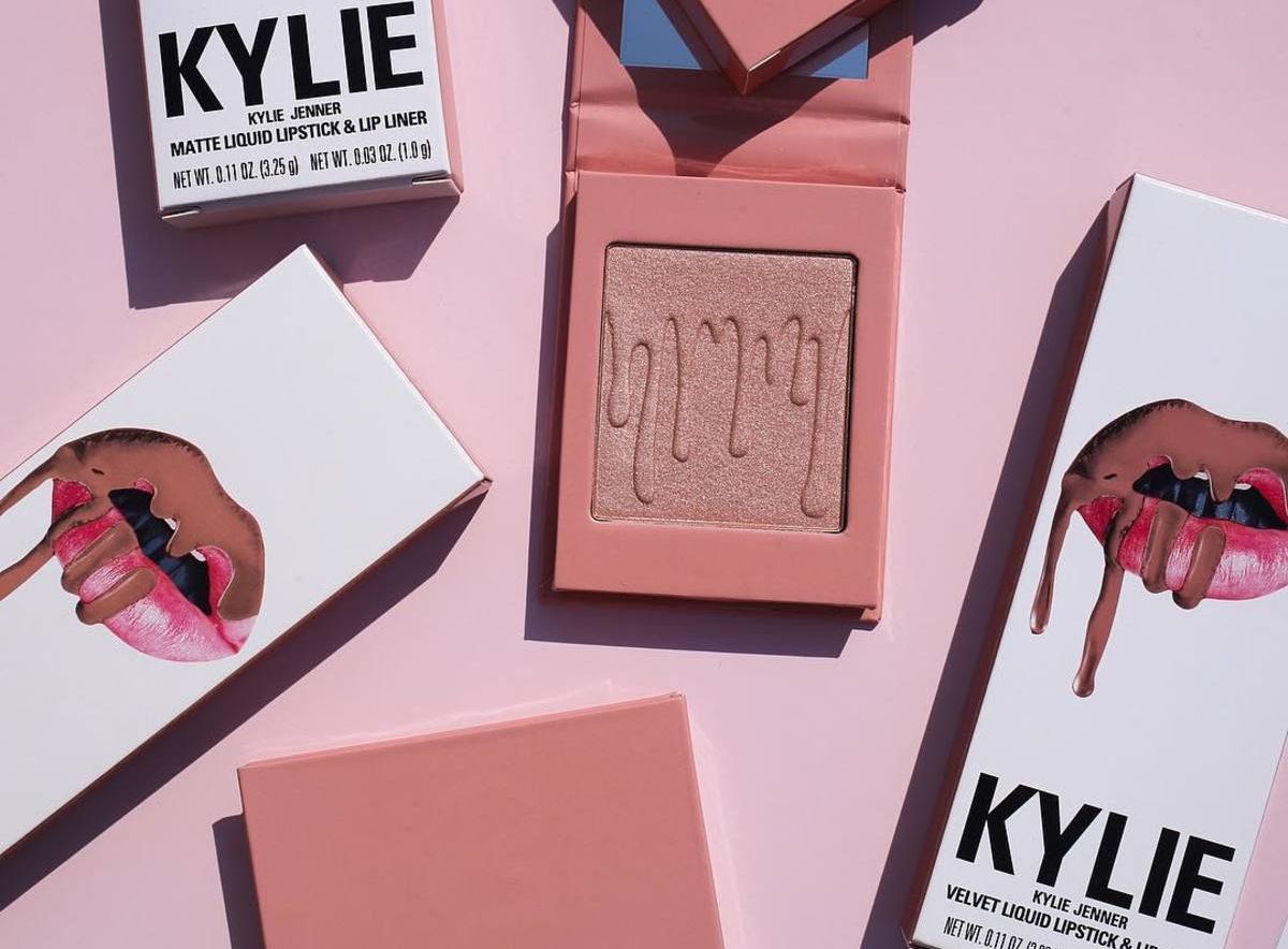 Kylie Jenner akan luncurkan ulang produk kosmetiknya dengan formula baru pada pertengahan Juli. Ini bahan yang akan diganti...