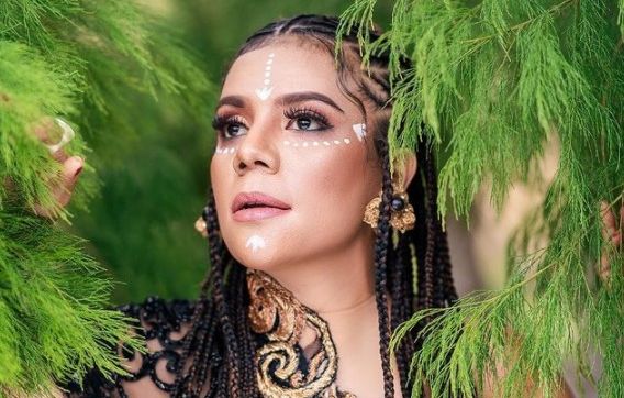 Nowela bersama Edo Kondologit dan Michael J bawakan lagu Aku Papua di Pembukaan PON XX Papua. Ini makna lagunya.