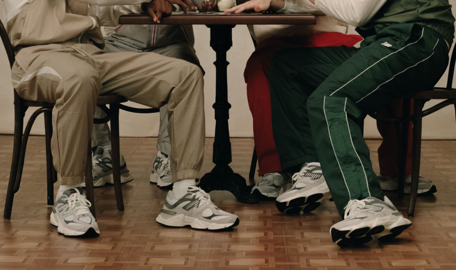 New Balance resmi menghadirkan sepatu New Balance 9060 di Indonesia. Sepatu tersebut menampilkan desain klasik khas era awal tahun 2000-an.