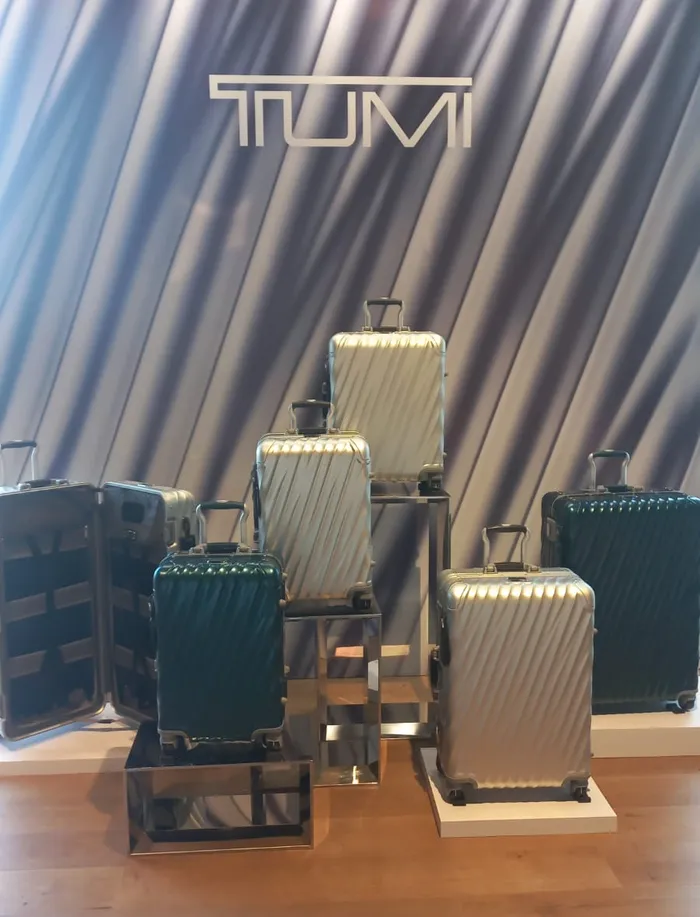 Ini Rekomendasi Koper Aluminum dan Kain yang Modis serta Kuat - Parapuan