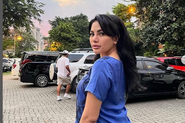 Nikita Mirzani kalahkan Dinar Candy saat bermain tinju. Yuk ketahui manfaat tinju bagi perempuan, mulai dari bakar lemak hingga jaga kesehatan mental