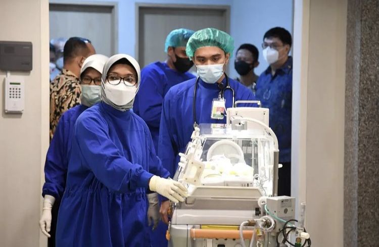 Selamat, pasangan Kahiyang Ayu dan Bobby Nasution menyambut kelahiran anak ketiga. Berjenis kelamin laki-laki.