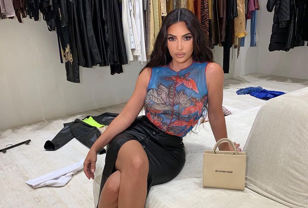 Resmi bercerai dari Kanye West, Kim Kardashian hapus nama belakang mantan suaminya dari identitasnya.