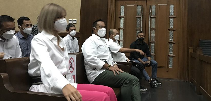 Aktris Nia Ramadhani ungkap alasannya mengonsumsi narkoba dalam sidang perkara dugaan penyalahgunaan Narkotika pada Kamis (16/12/2021).