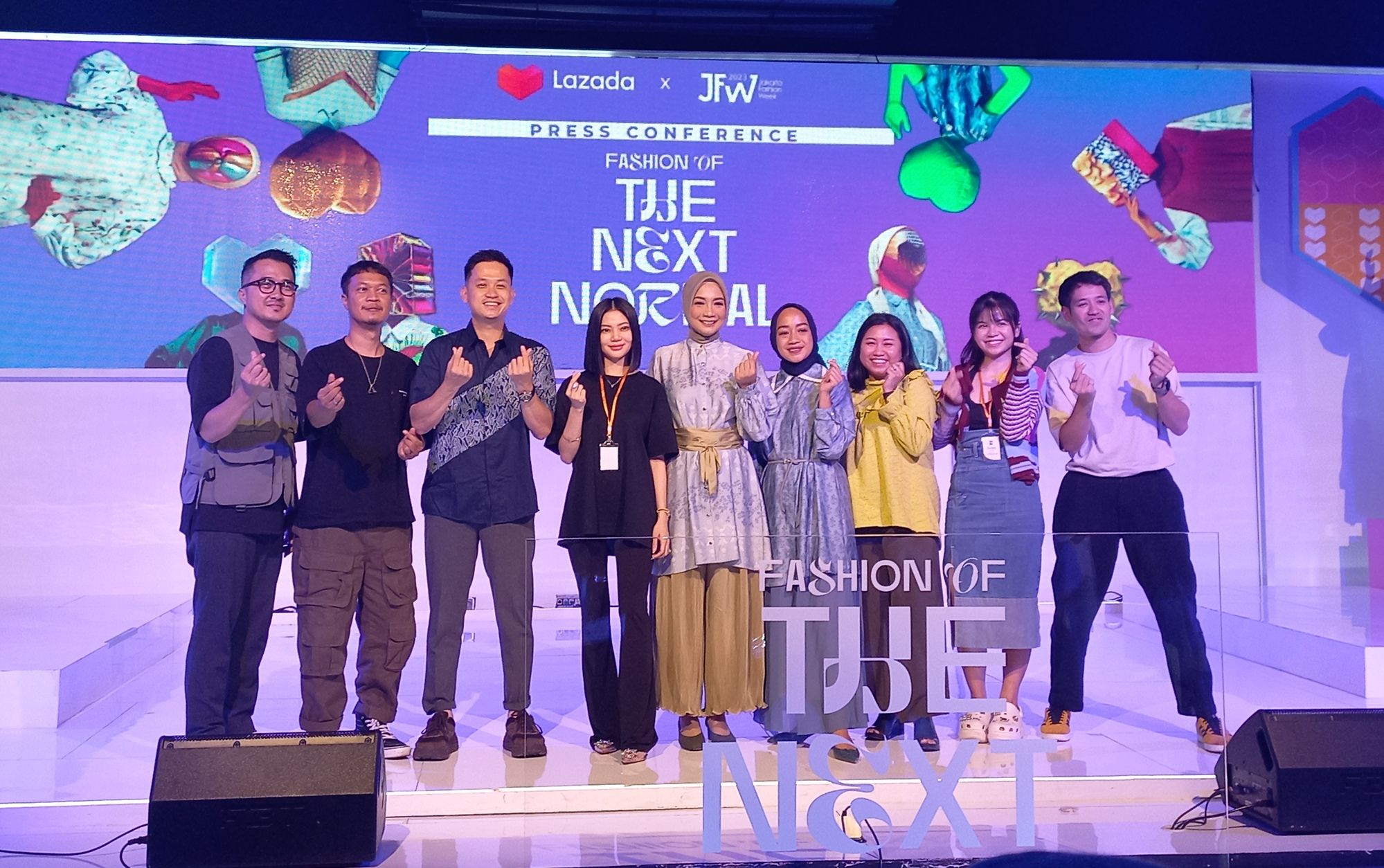 Mengusung tema Fashion of The Next Normal, Lazada dan 8 brand lokal yang digandengnya siap melenggang ke JFW 2023.
