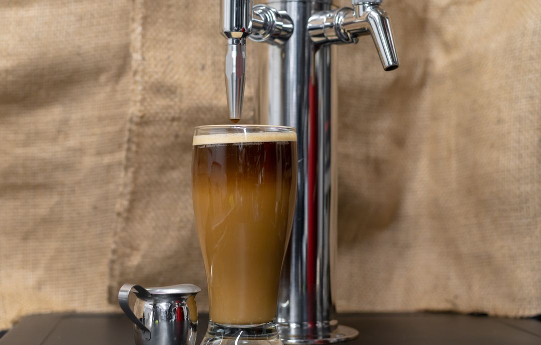 Yuk berkenalan dengan nitro coffee yang unik, karena pengolahannya menggunakan gas nitrogen, sehingga rasanya manis