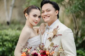 Bedah gaya Mahalini dan Rizky Febian saat resepsi di Bali.