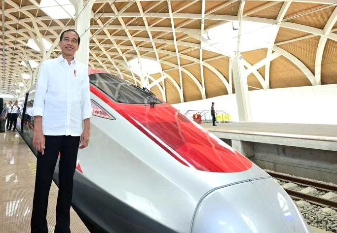 Kereta Cepat Jakarta-Bandung mulai beroperasi 1 Oktober 2023. Berikut sederet fakta yang perlu kamu tahu.