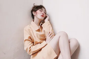 Penyanyi Judith Chung kembali menyapa pendengarnya lewat perilisan single terbaru berjudul Kepada Jatuh yang Paling Palung