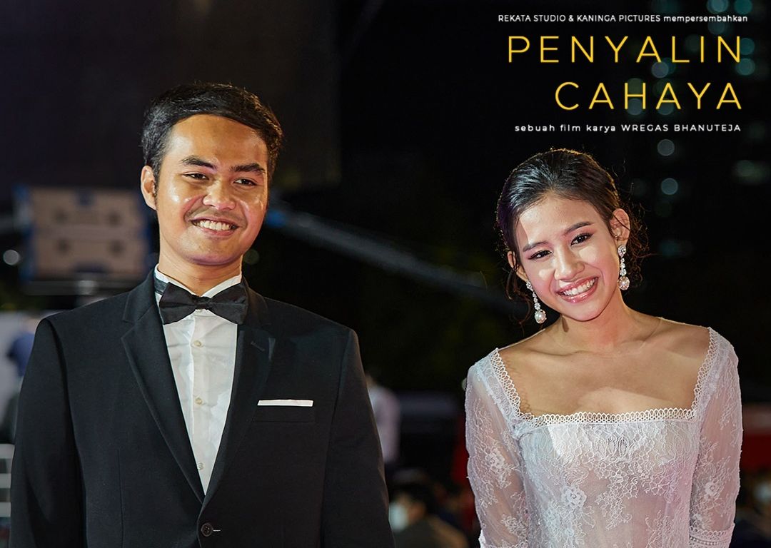 Shenina Cinnamon dan Wregas Bhanuteja menghadiri pembukaan Busan International Film Festival untuk film Penyalin Cahaya.