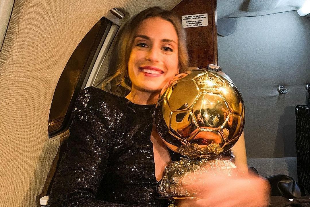 Alexia Putellas, pemain klub sepak bola Barcelona, dinobatkan sebagai pesepak bola perempuan terbaik Ballon d'Or Feminin 2021. 